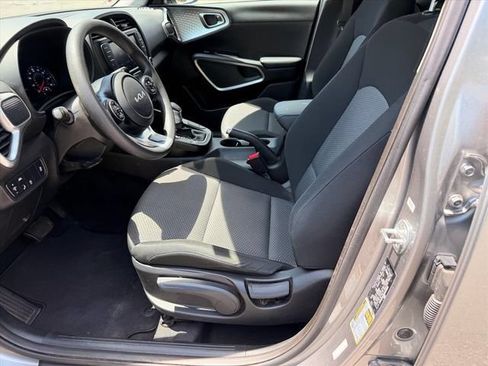 Used 2022 Kia Soul LX w/ Technology Package FWD image 8