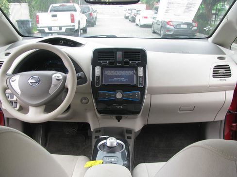 Used 2011 Nissan Leaf image 16