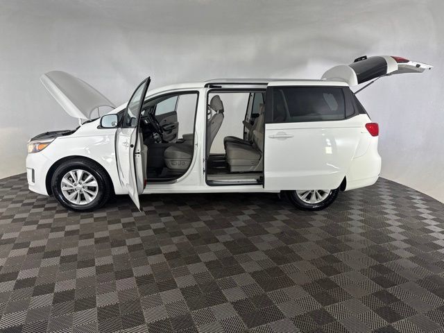 Used 2015 Kia Sedona LX w/ LX Convenience Package FWD image 11