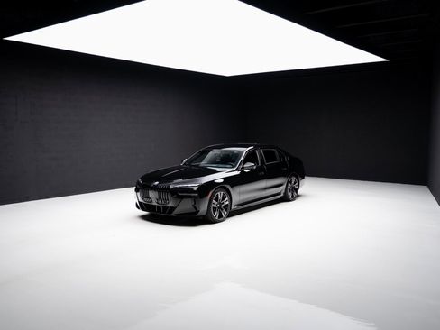 Used 2023 BMW i7 xDrive60 w/ Executive Package 2 image 82