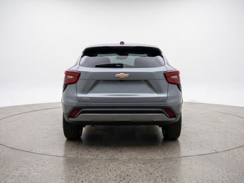 Used 2025 Chevrolet Trax LT w/ LT Convenience Package FWD image 7