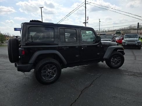 Used 2024 Jeep Wrangler Unlimited Sport AWD/4WD image 8