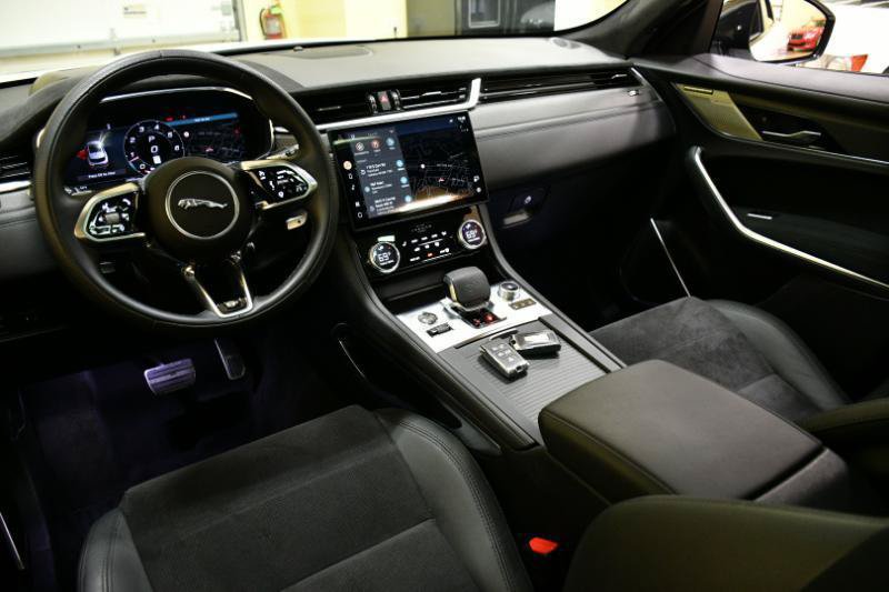 Used 2023 Jaguar F-PACE SVR AWD/4WD image 16
