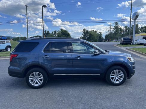 Used 2018 Ford Explorer XLT w/ Equipment Group 202A AWD/4WD image 6