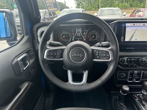 Used 2024 Jeep Wrangler Unlimited Sahara w/ Technology Group AWD/4WD image 24
