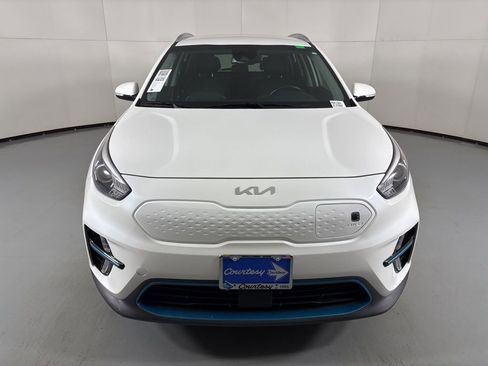 Used 2022 Kia Niro EX image 3