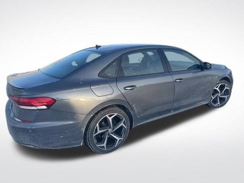 Used 2022 Volkswagen Passat 2.0T R-Line image 2