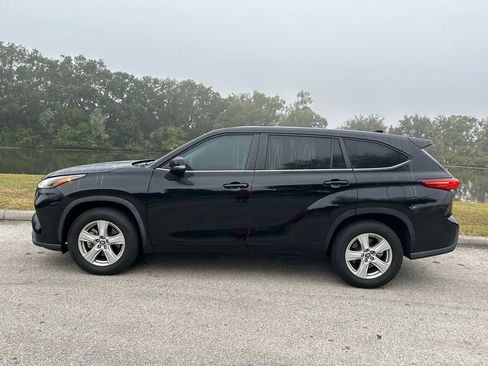 Used 2023 Toyota Highlander LE image 2