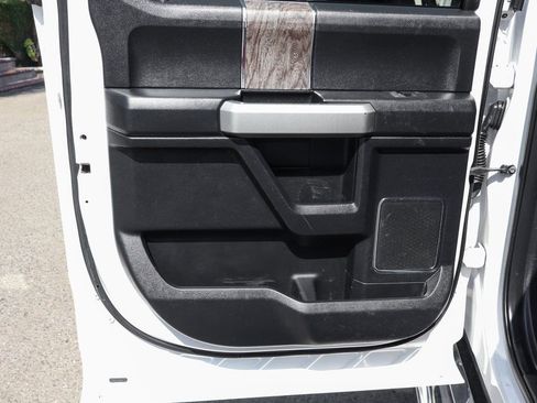 Used 2017 Ford F350 Lariat w/ Chrome Package image 35