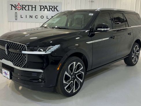New 2026 Lincoln Navigator L Reserve AWD/4WD image 5