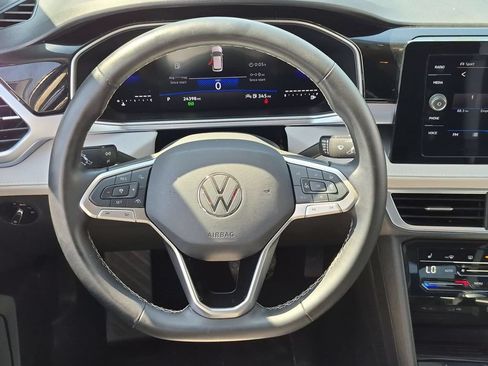 Used 2025 Volkswagen Taos SE AWD/4WD image 23