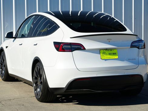 Used 2022 Tesla Model Y Performance image 54
