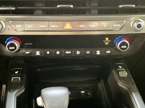 Used 2023 Kia Telluride S AWD/4WD image 16