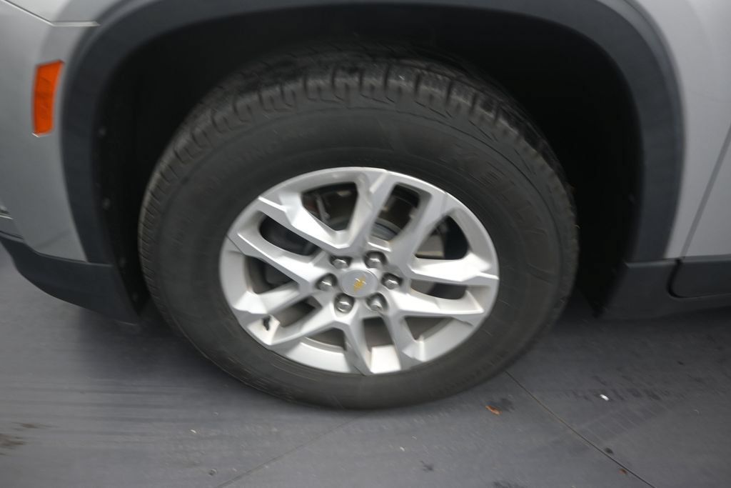 Used 2022 Chevrolet Traverse LS FWD image 9