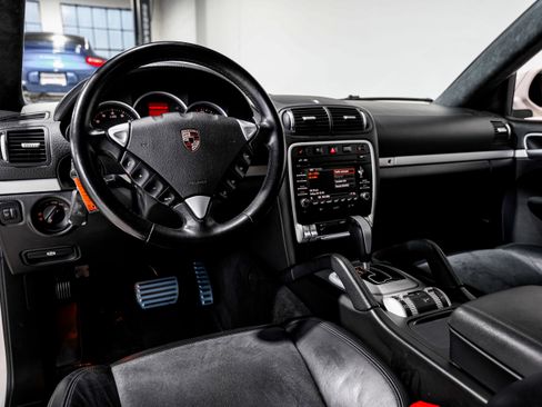 Used 2010 Porsche Cayenne GTS image 9