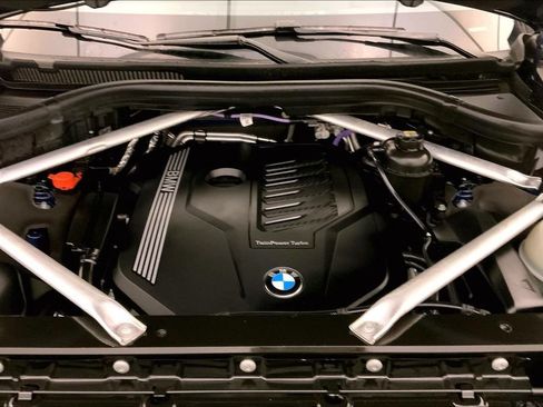 Used 2021 BMW X7 xDrive40i w/ M Sport Package AWD/4WD image 9