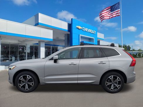 Used 2022 Volvo XC60 B5 Momentum w/ Climate Package image 7