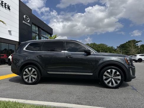 Used 2022 Kia Telluride EX w/ EX Premium Package image 24