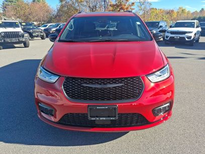 New 2026 Chrysler Pacifica Limited w/ S Appearance Package