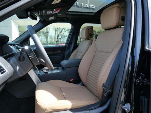 New 2026 Land Rover Discovery Dynamic SE AWD/4WD image 3