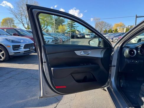 Used 2023 Kia Forte LXS w/ LXS Technology Package FWD image 18