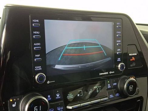 Used 2020 Toyota Highlander XLE AWD/4WD image 4