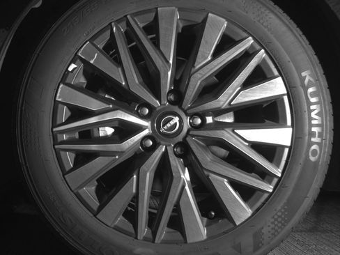 Used 2025 Nissan Altima 2.5 SV image 12