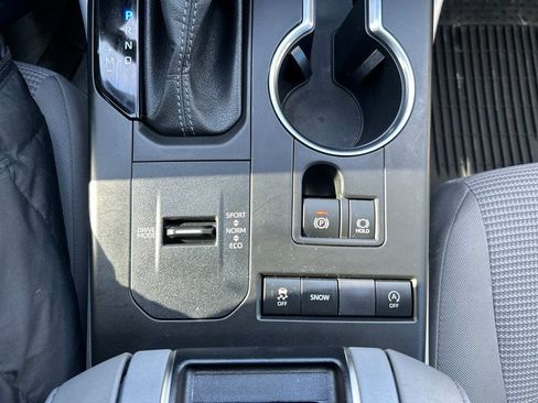 Used 2022 Toyota Highlander L image 32