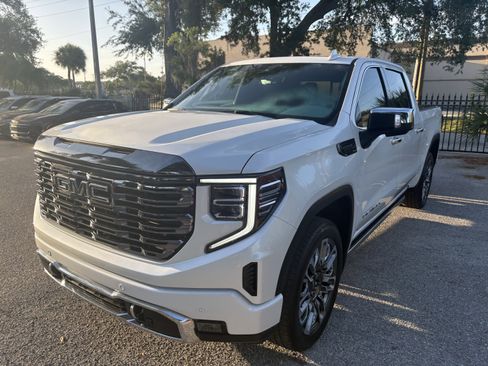Used 2024 GMC Sierra 1500 Denali Ultimate image 3