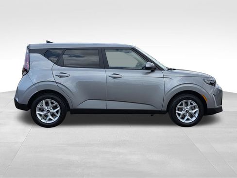 Used 2025 Kia Soul LX w/ LX Technology Package FWD image 5