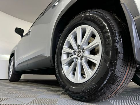 Used 2026 Toyota Grand Highlander XLE FWD image 28