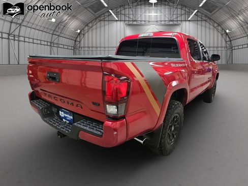 Used 2022 Toyota Tacoma SR5 w/ Technology Package AWD/4WD image 5