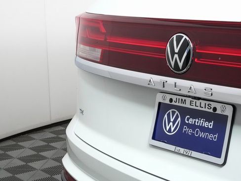 Certified 2025 Volkswagen Atlas Cross Sport SE image 31