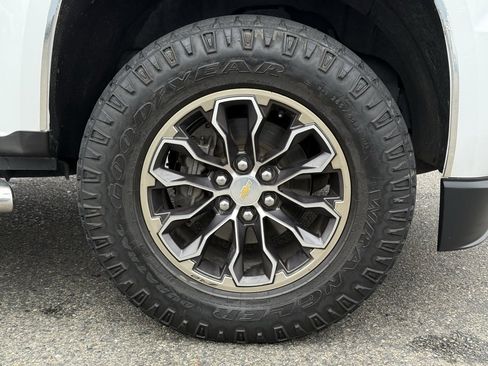 Used 2017 GMC Canyon SLE w/ SLE Convenience Package image 12