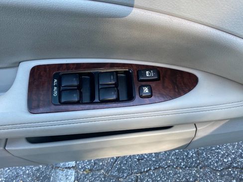 Used 2012 Toyota Avalon Limited FWD image 17