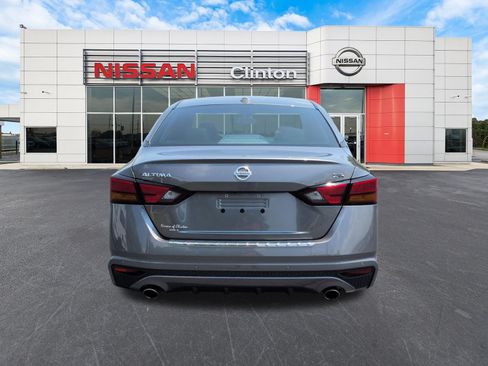 Used 2022 Nissan Altima 2.5 SR FWD image 4