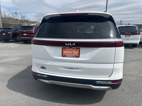 Used 2024 Kia Carnival SX image 8