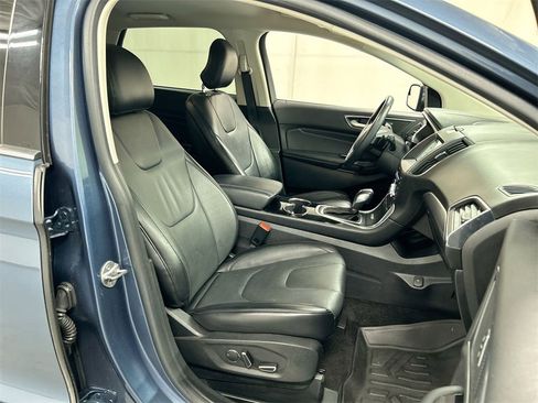Used 2018 Ford Edge Titanium image 22
