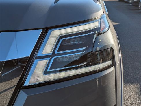 Used 2022 Nissan Armada Platinum w/ Captain's Chairs Package image 9