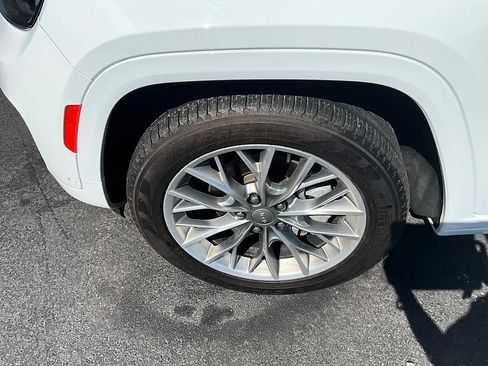 Used 2023 Jeep Grand Cherokee Summit AWD/4WD image 11