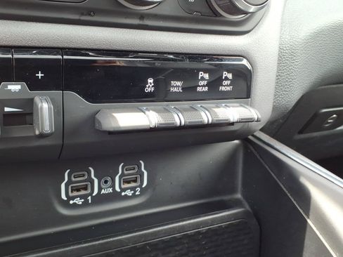 Used 2022 RAM 1500 Laramie w/ Sport Appearance Package AWD/4WD image 17