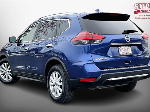 Used 2018 Nissan Rogue SV image 4