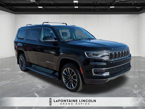 Used 2022 Jeep Wagoneer Series III w/ Premium Group I AWD/4WD image 7