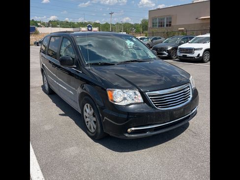 Used 2016 Chrysler Town & Country Touring FWD image 1