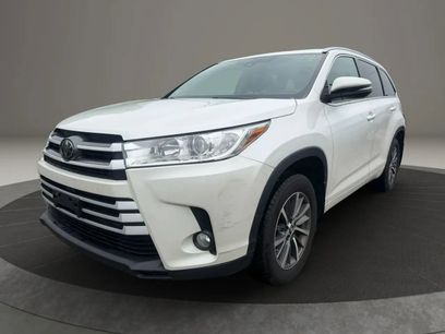 Used 2017 Toyota Highlander XLE w/ Carpet Mat Package