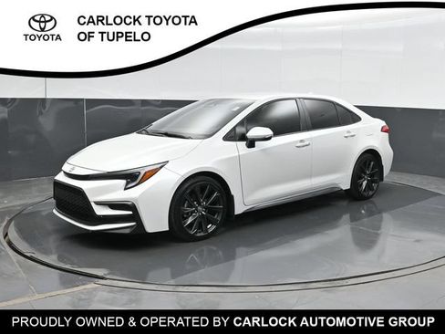 Used 2025 Toyota Corolla SE FWD image 1