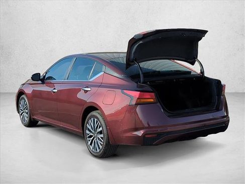 Used 2024 Nissan Altima 2.5 SV image 7