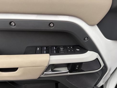 Used 2021 Land Rover Defender 110 SE image 12