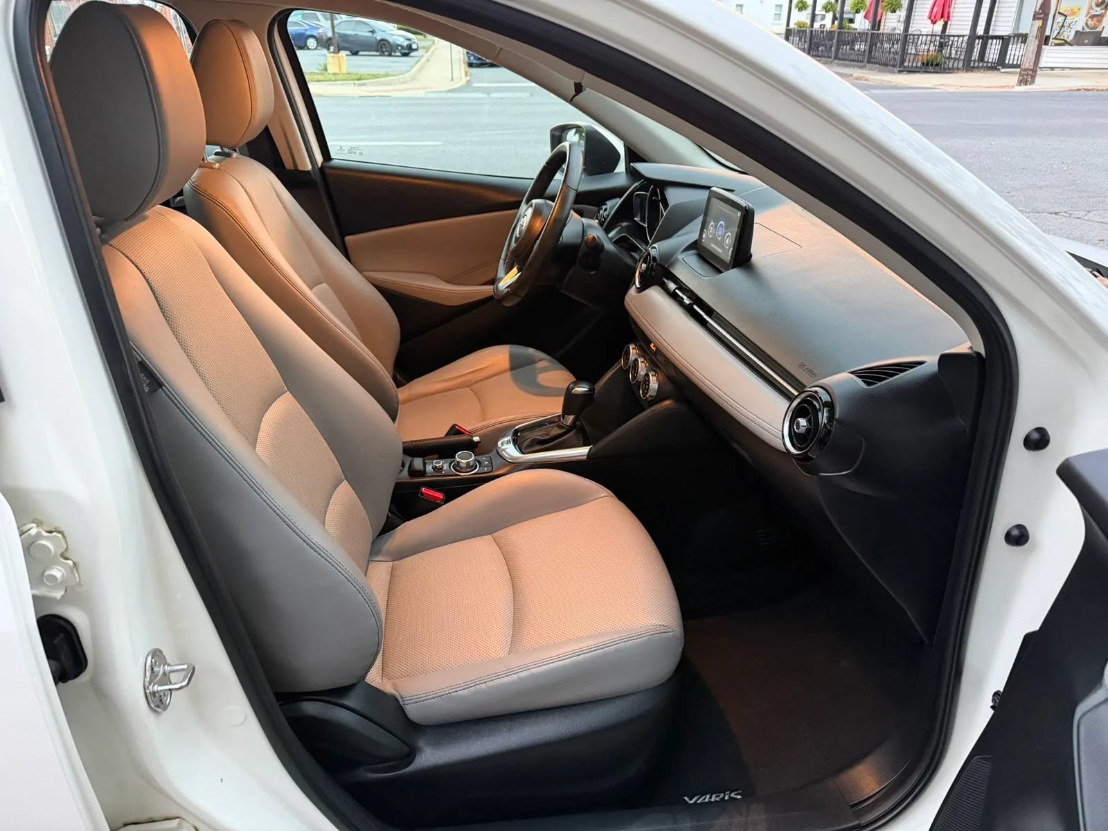 Used 2020 Toyota Yaris XLE FWD image 18