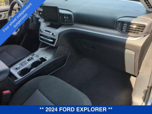 Used 2024 Ford Explorer XLT AWD/4WD image 25